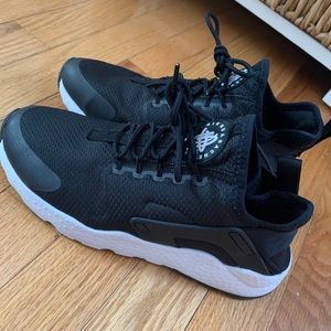 Women’s Nike Air Hurache Sneakers